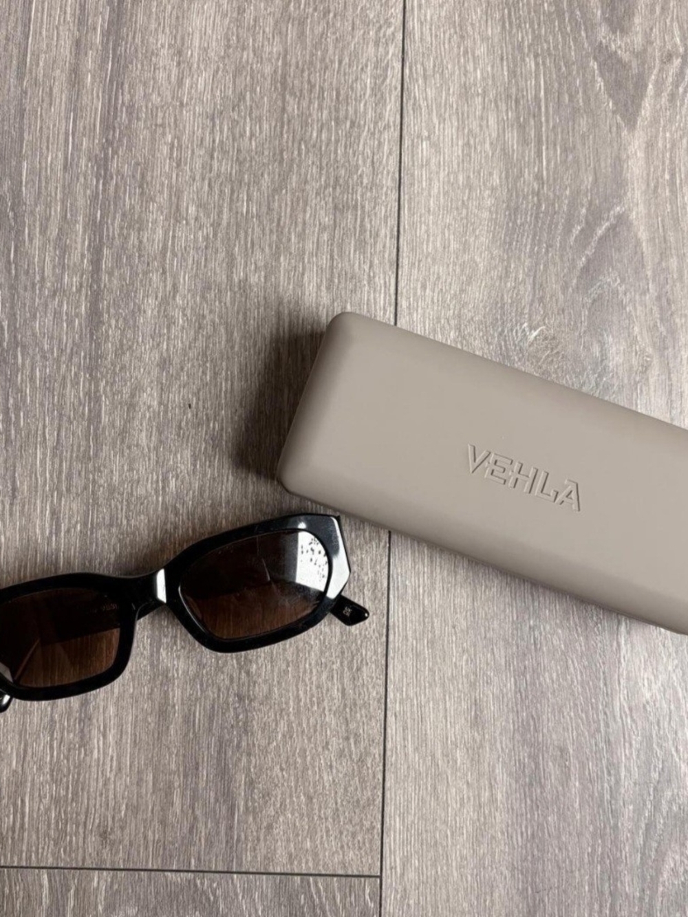 VEHLA FELIXBlack Sunglasses with Brown Gradient Lenses